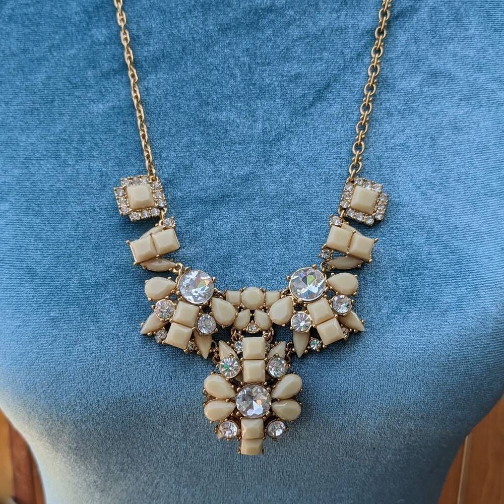 Kate Spade Turn Heads Blush Bib Statement Necklace - Picture 4 of 7